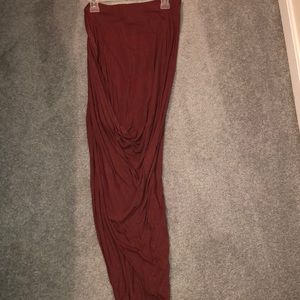 Kendall & Kylie tight skirt with open slit on side